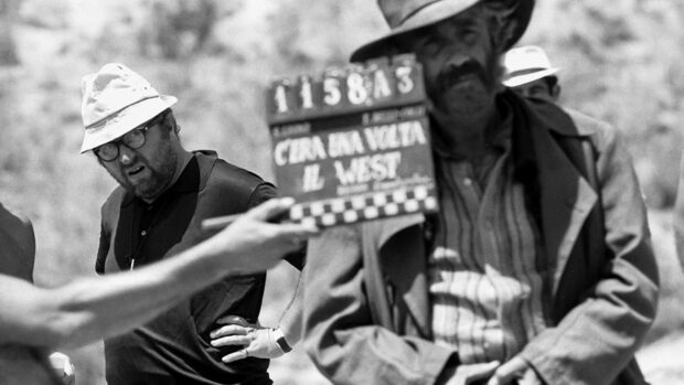 Sinema Denemeleri 11: Sergio Leone, Sam Peckinpah ve Jason Robards’ın İddiası 6 – Sergio Leone Jason Robards Once Upon a Time in the West set